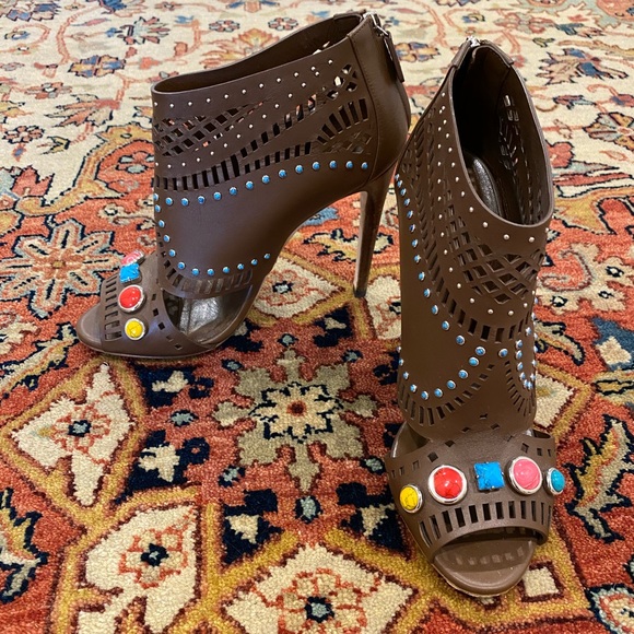 EUC Perforated Nut Brown Gucci Booties sz 39.5 - Picture 1 of 9